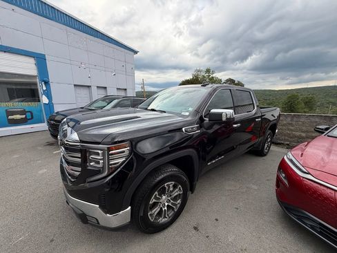 Used 2025 GMC Sierra 1500 SLT AWD/4WD image 2