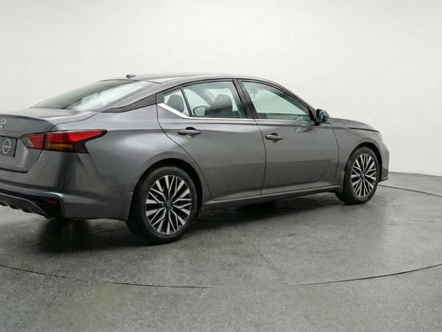 Used 2025 Nissan Altima 2.5 SV image 9