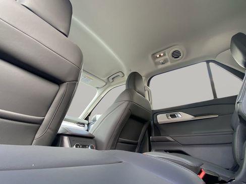 New 2026 Ford Explorer Active w/ Active Comfort Package RWD image 17