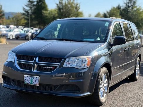 Used 2014 Dodge Grand Caravan SXT w/ UConnect Hands-Free Group FWD image 1