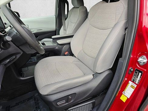 Used 2025 Toyota Sienna LE AWD/4WD image 23