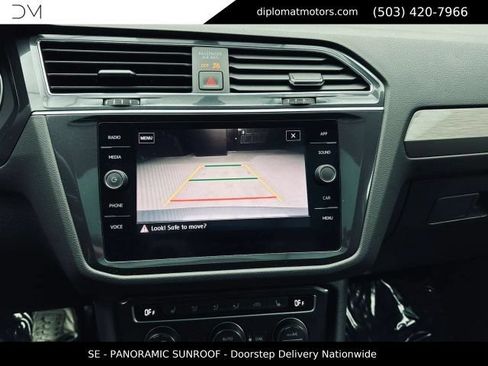 Used 2020 Volkswagen Tiguan SE w/ Panoramic Sunroof Package AWD/4WD image 34