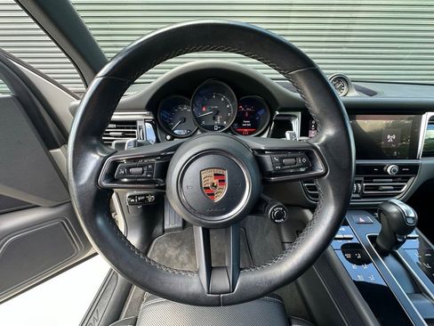 Certified 2023 Porsche Macan image 16