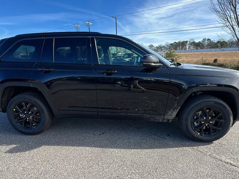 New 2026 Jeep Grand Cherokee Altitude image 7