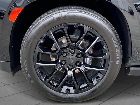 Used 2023 GMC Yukon Denali Ultimate image 9