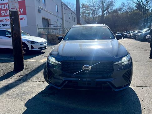 Used 2025 Volvo XC60 B5 Plus image 3