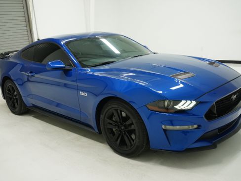 Used 2018 Ford Mustang GT image 3