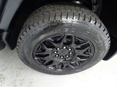 Used 2025 GMC Hummer EV 2X w/ LPO, Sport Package AWD/4WD image 29