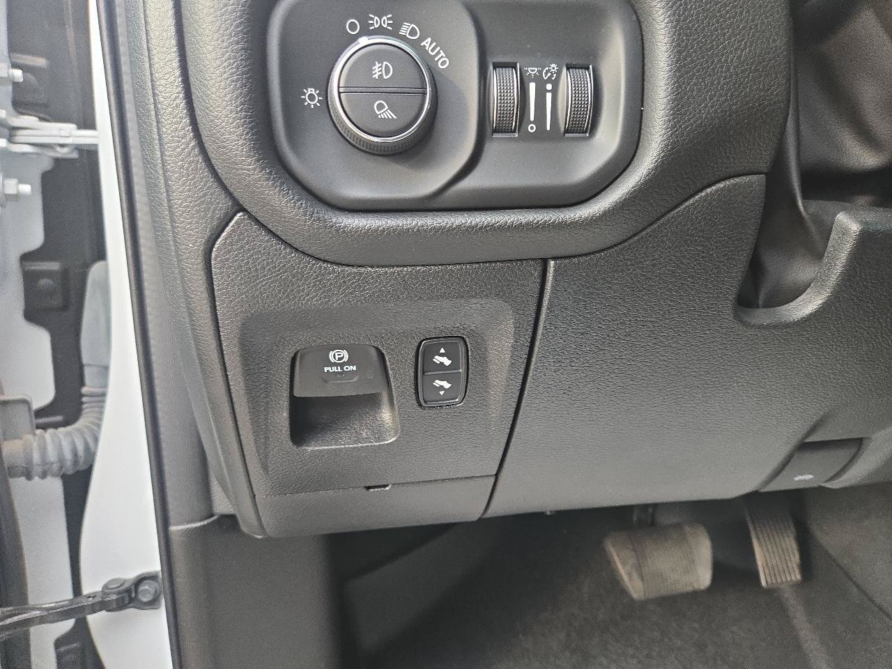 Used 2023 RAM 1500 Laramie AWD/4WD image 12