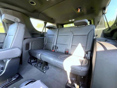 Used 2025 GMC Yukon XL Denali AWD/4WD image 20