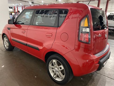 Used 2010 Kia Soul + w/ Audio Pkg image 6