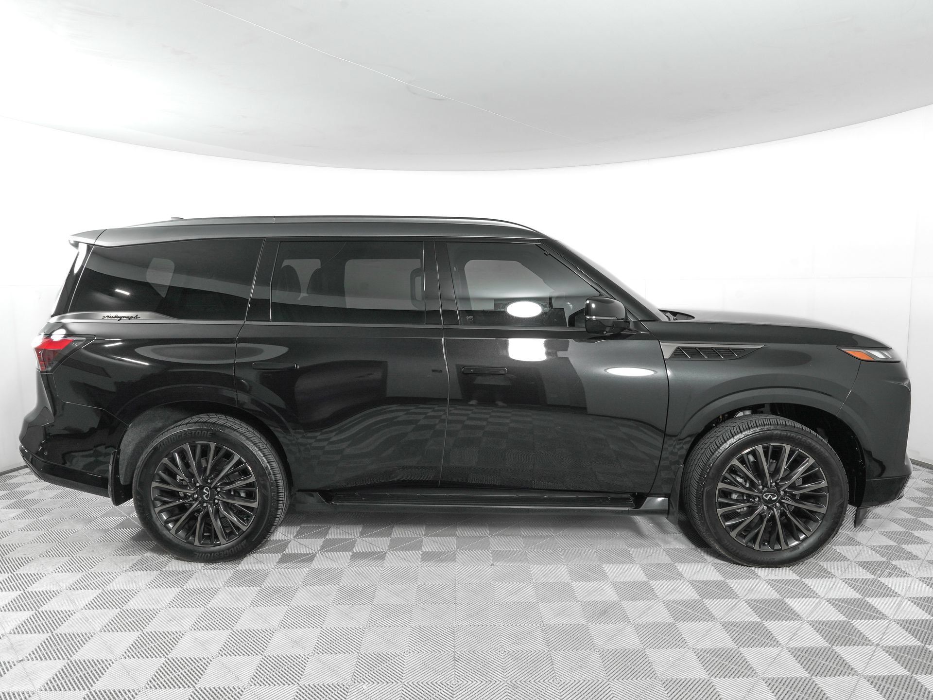 Used 2025 INFINITI QX80 Autograph AWD/4WD image 3