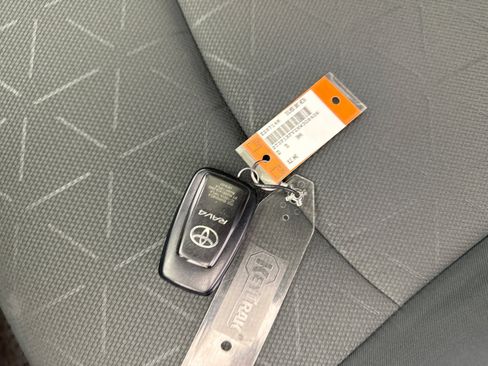 Used 2022 Toyota RAV4 XLE w/ Convenience Package AWD/4WD image 11