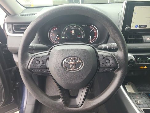 Used 2025 Toyota RAV4 XLE image 19