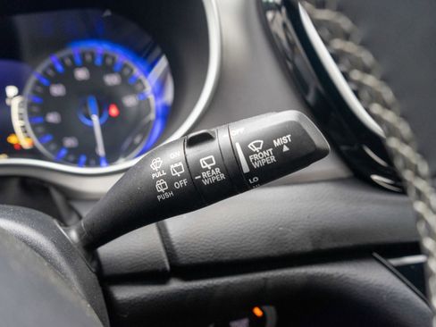 Used 2025 Chrysler Pacifica Select FWD image 27