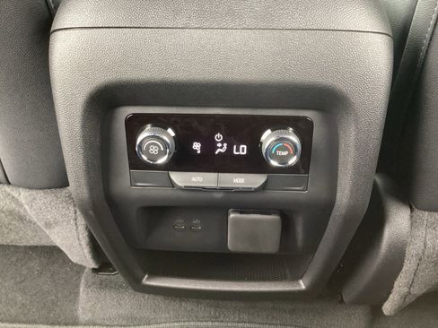 Used 2026 Chevrolet Traverse Z71 w/ Enhanced Driving Package AWD/4WD image 31