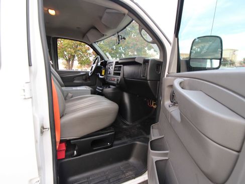 Used 2014 Chevrolet Express 2500 image 15