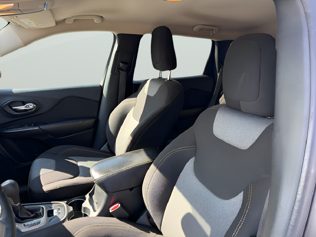 Used 2016 Jeep Cherokee Sport FWD image 20