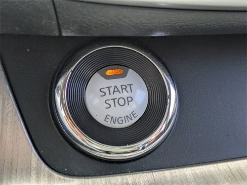 Used 2018 Nissan Murano SV w/ Premium Package image 32