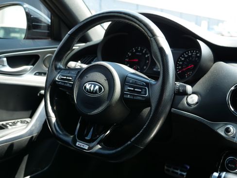 Used 2020 Kia Stinger GT1 image 18