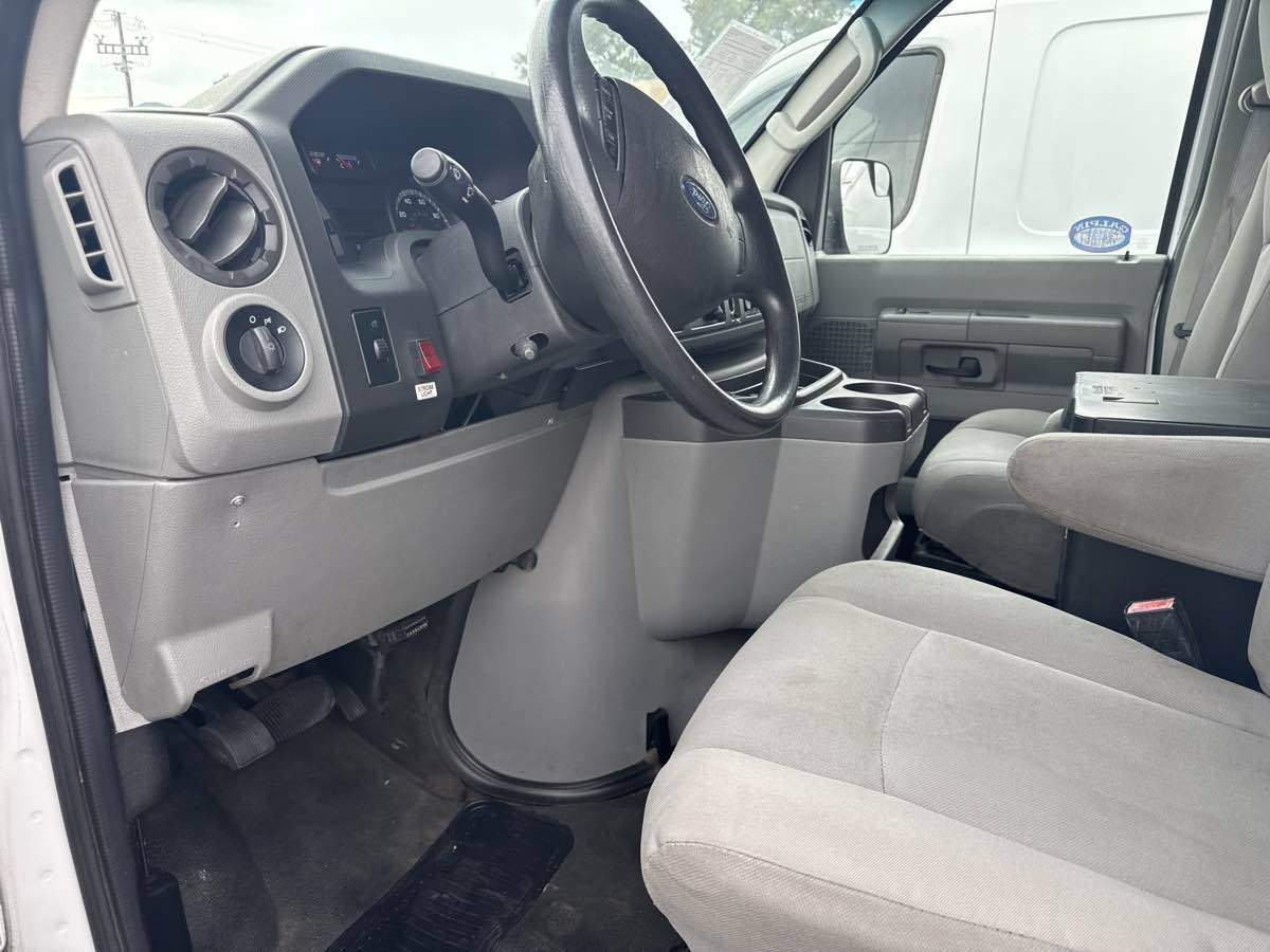 Used 2013 Ford E-150 and Econoline 150 RWD image 6