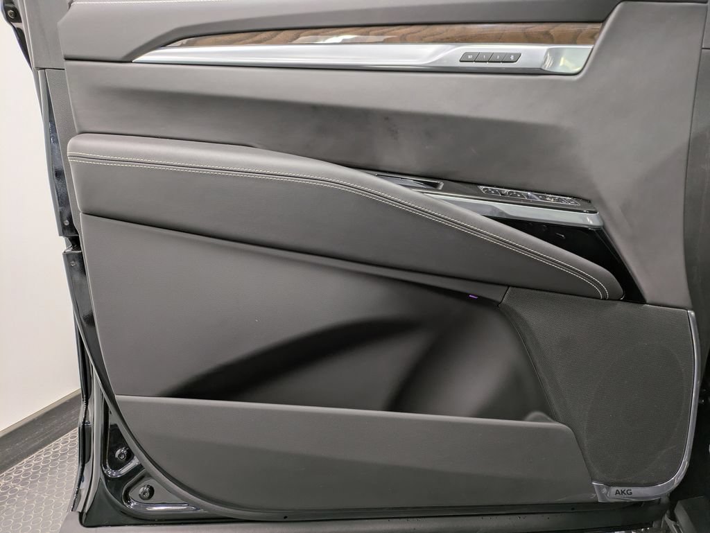 Used 2026 Cadillac Escalade Platinum Sport w/ LPO, Floor Liner Package AWD/4WD image 8