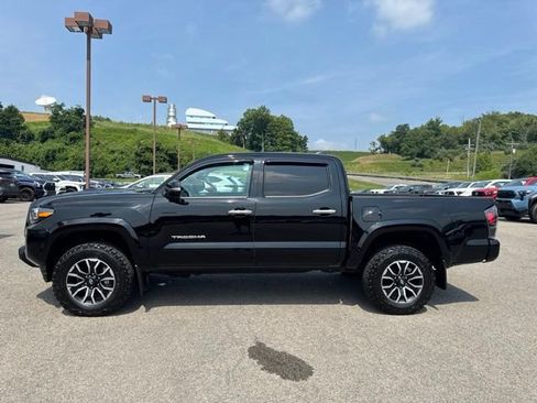 Used 2023 Toyota Tacoma TRD Sport w/ Technology Package AWD/4WD image 3