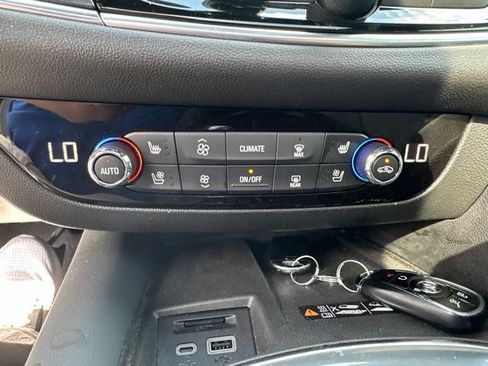 Used 2023 Buick Enclave Premium w/ Experience Buick Package FWD image 18