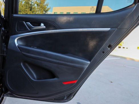 Used 2019 Genesis G70 2.0T Advanced image 10