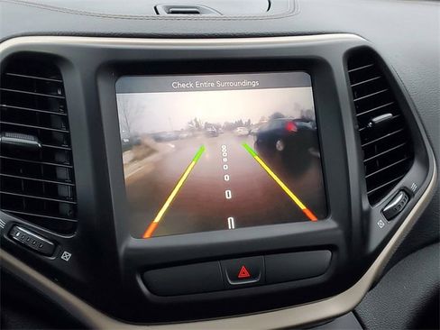 Used 2016 Jeep Cherokee Limited image 25