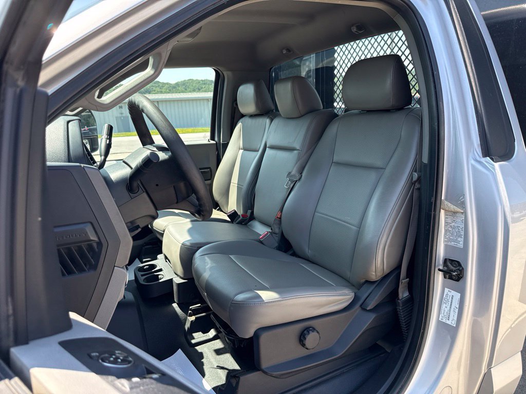 Used 2017 Ford F550 4x4 Regular Cab Super Duty image 2