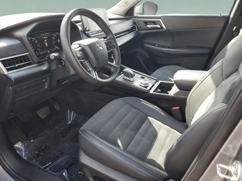 Used 2023 Mitsubishi Outlander SE Black Edition image 16