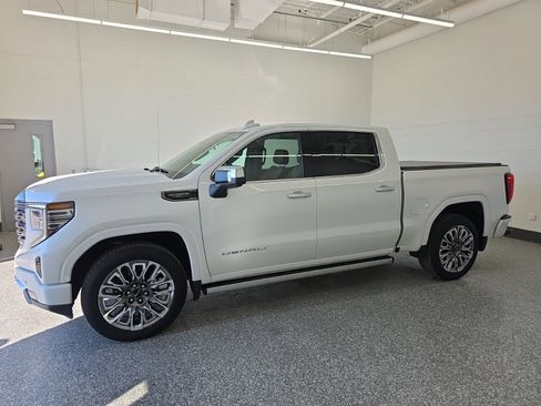 Used 2023 GMC Sierra 1500 Denali Ultimate image 2