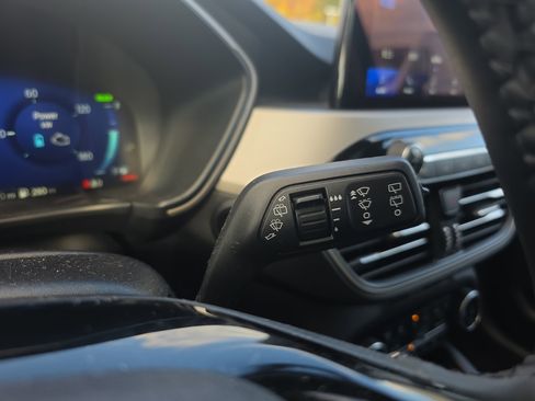 Used 2022 Ford Escape SEL w/ Technology Package image 36