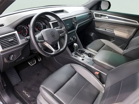 Used 2021 Volkswagen Atlas Cross Sport SE w/ Panoramic Sunroof Package image 13