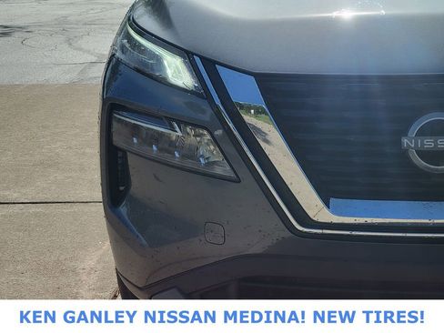 Used 2023 Nissan Rogue SV AWD/4WD image 9