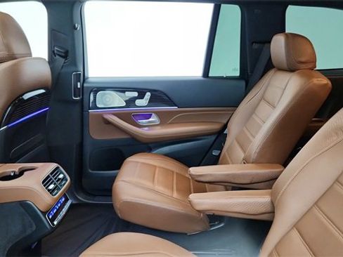 Used 2025 Mercedes-Benz GLS 450 4MATIC image 33