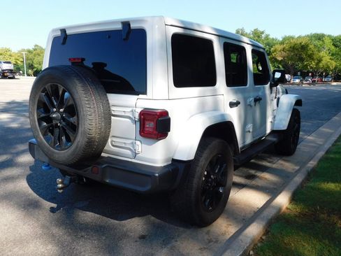 Used 2023 Jeep Wrangler Unlimited Sahara w/ Cold Weather Group AWD/4WD image 4