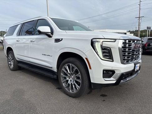Used 2025 GMC Yukon XL Denali AWD/4WD image 7