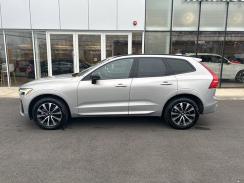 Certified 2025 Volvo XC60 B5 Plus image 2