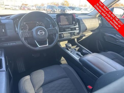 Used 2024 Nissan Pathfinder SV image 12