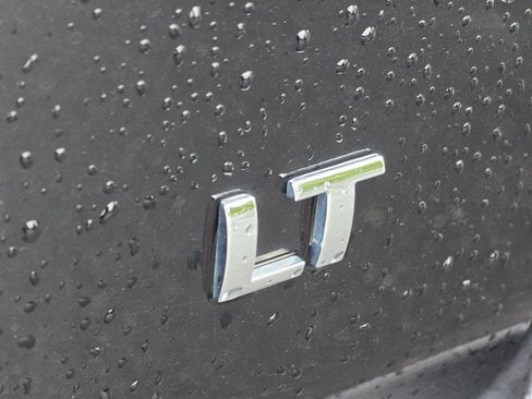 Used 2023 Chevrolet Traverse LT FWD image 18