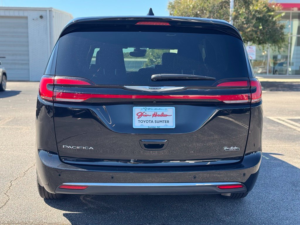 Used 2025 Chrysler Pacifica Select FWD image 10