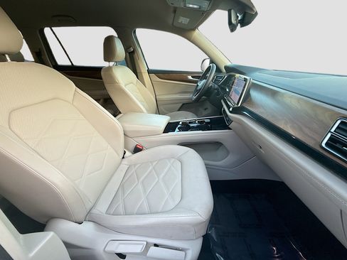 Certified 2024 Volkswagen Atlas SE image 32