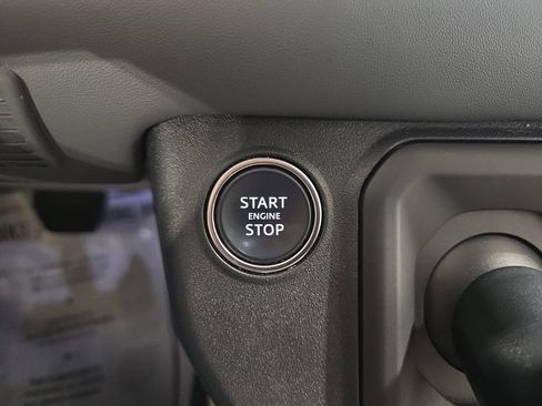 Used 2023 Land Rover Defender 90 X-Dynamic SE AWD/4WD image 18