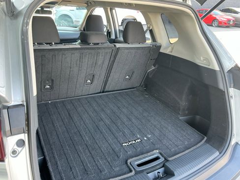 Used 2021 Nissan Rogue SV image 17