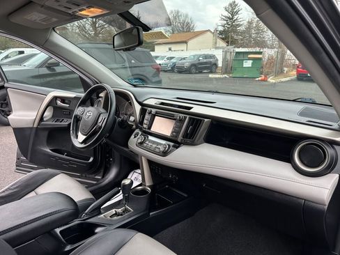 Used 2015 Toyota RAV4 Limited image 28
