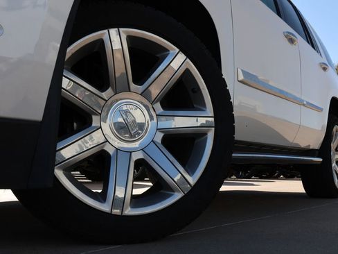 Used 2020 Cadillac Escalade Luxury image 8