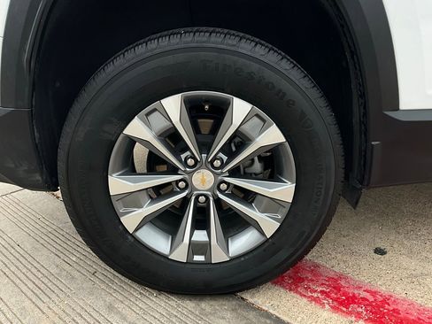 Used 2025 Chevrolet Equinox LT image 9