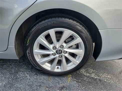 Used 2021 Toyota Camry LE image 28